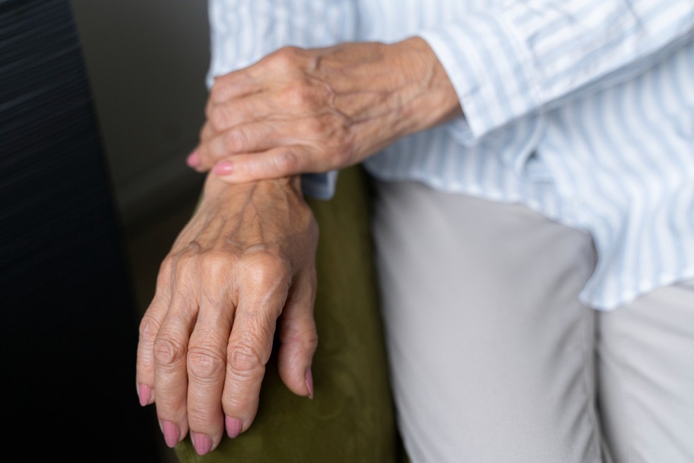 Mãos de mulher idosa — Foto: Freepik