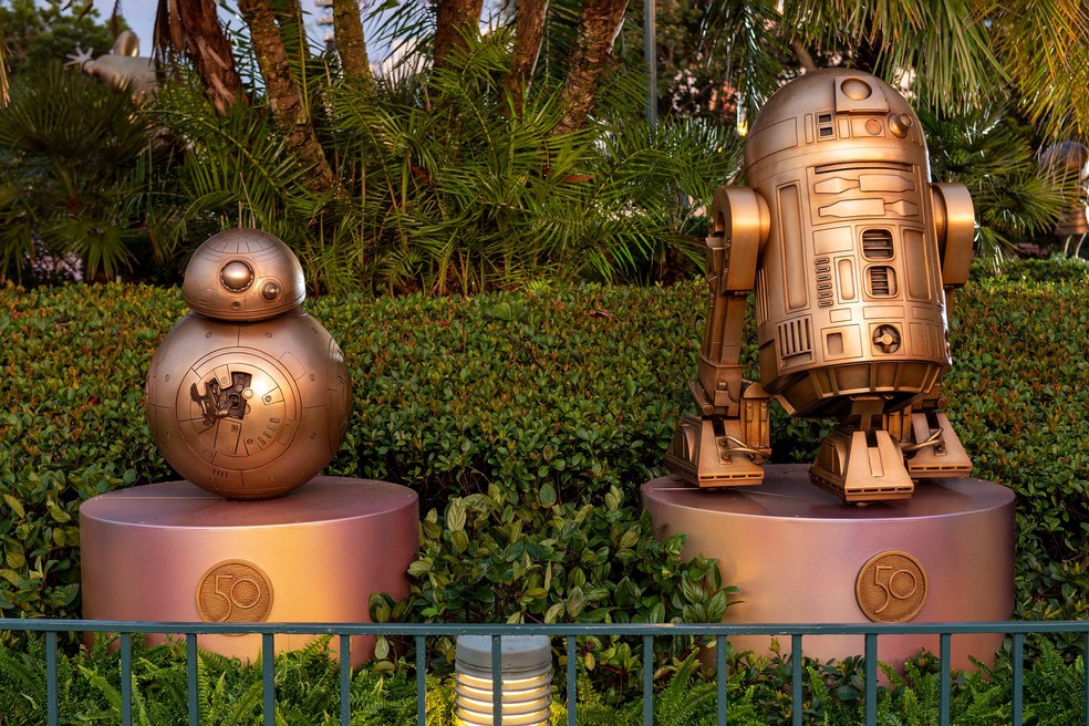 BB-8 e R2-D2, de Star Wars, fazem parte da Disney Fab 50 Character Collection — Foto: David Roark / Walt Disney World Resort