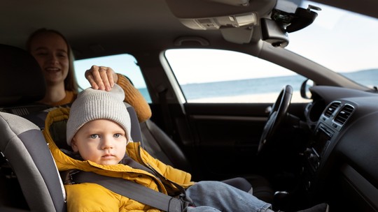 Mãe se culpa por não colocar o cinto de segurança em filho no carro