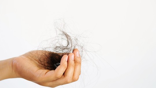 Por que o cabelo cai tanto no período pós-parto?