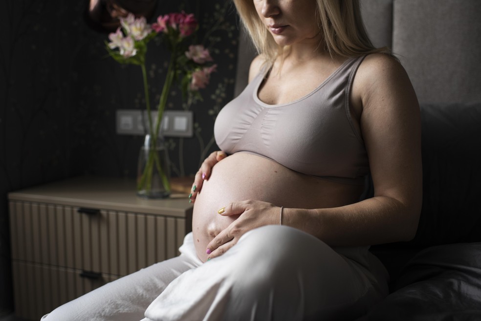 A fisioterapia pélvica auxilia a ter uma melhor experiência no parto normal e na cesariana — Foto: Freepik
