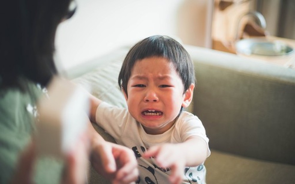 Como reagir quando seu filho tem um ataque de birra? — Foto: Crescer