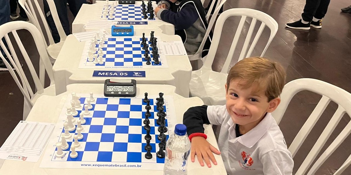 Menino de 5 anos é o campeão estadual mais novo no xadrez brasileiro