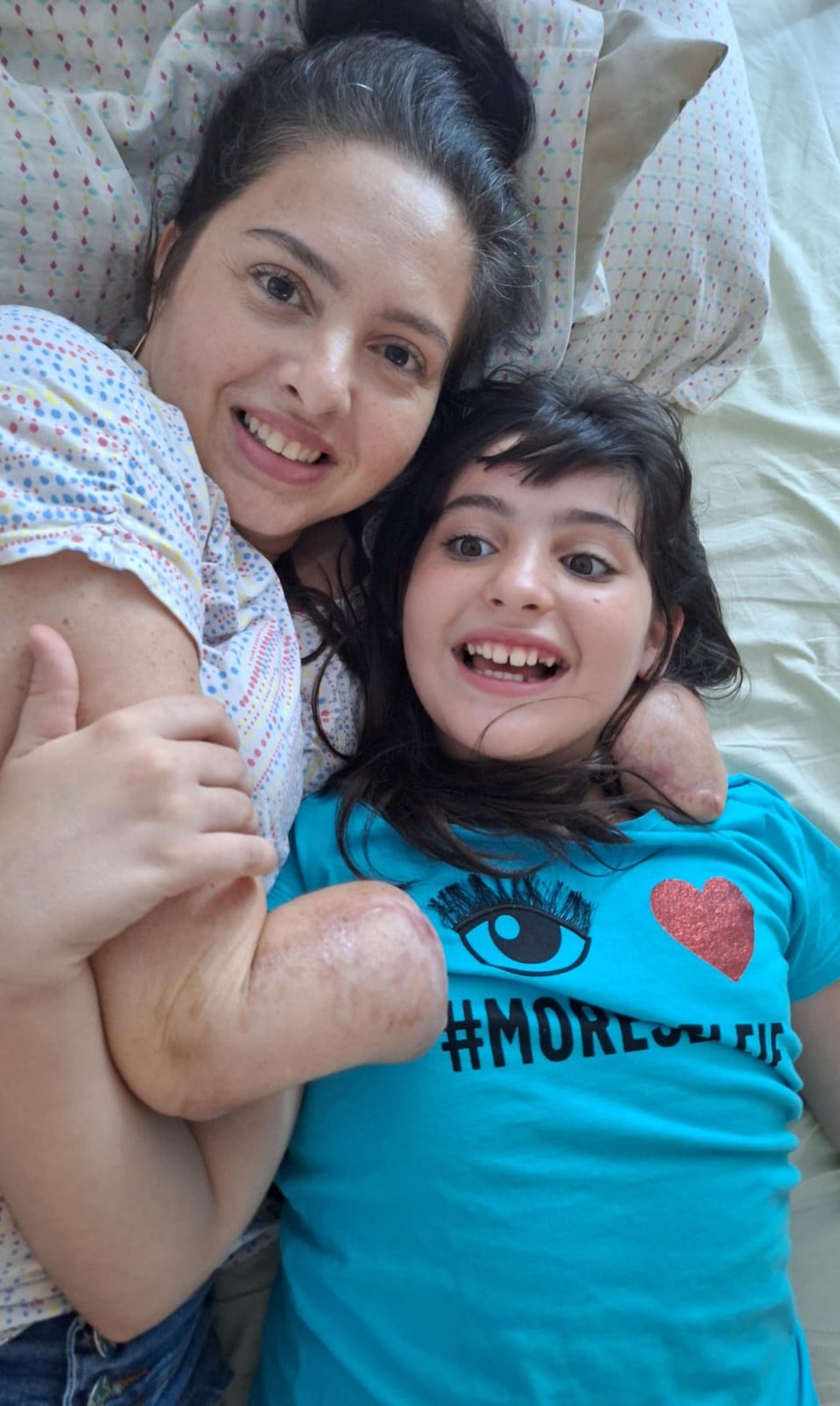 Cl&aacute;udia e a filha mais nova &mdash; Foto: Arquivo pessoal