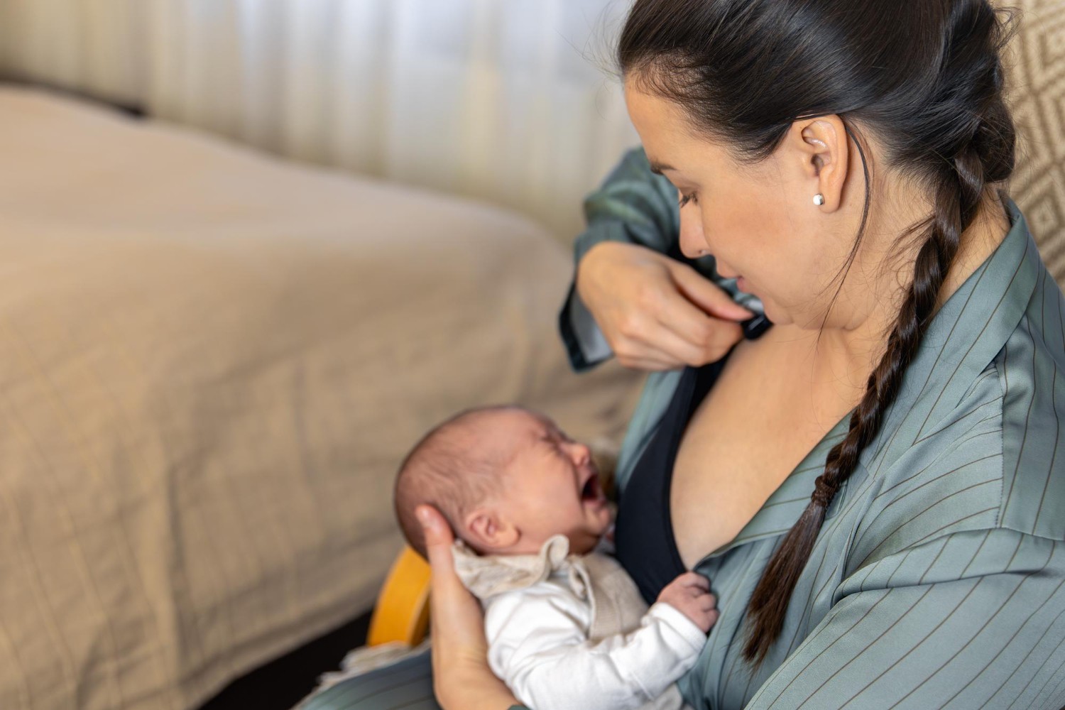Capa fotográfica da fonte da Ninho: Como fazer a pega correta na amamentação? Veja sinais de que o bebê está mamando bem