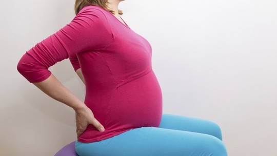 Qual a relação entre dor nas costas e gravidez?