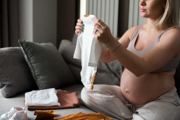 O que levar na mala da maternidade: lista completa para mãe e bebê sem excessos