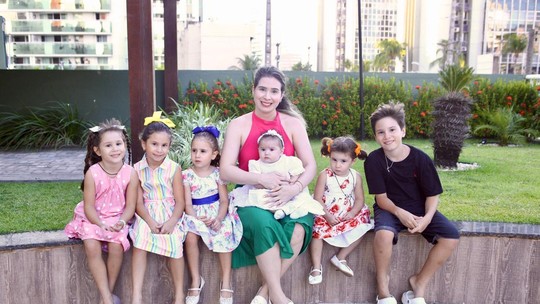 Cearense teve 6 filhos em oito anos e não pretende parar: "Amo dar à luz"