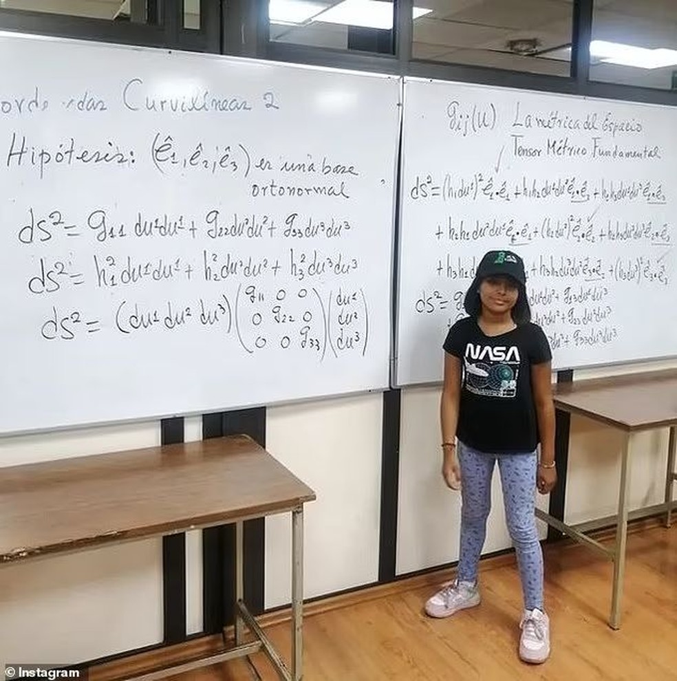 G1 - Garota de 12 anos 'supera' Einstein e tira nota máxima em