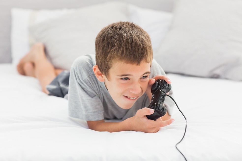 Menino jogando videogame. Imagem ilustrativa (Foto: Thinkstock) — Foto: Crescer