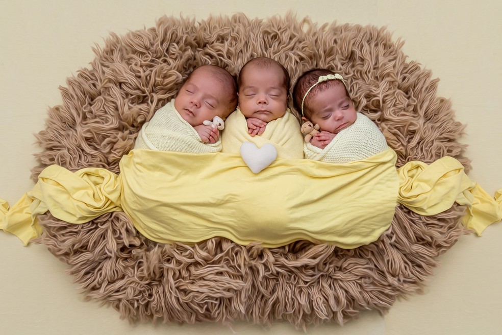 Os trigêmeos nasceram com 30 semanas  — Foto: Fabi Pandolpho e Suellen Ramos