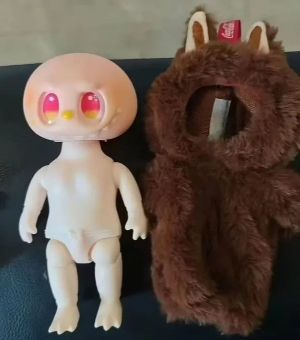 Fãs da boneca viral Labubu descobrem o que está por trás do exterior ...