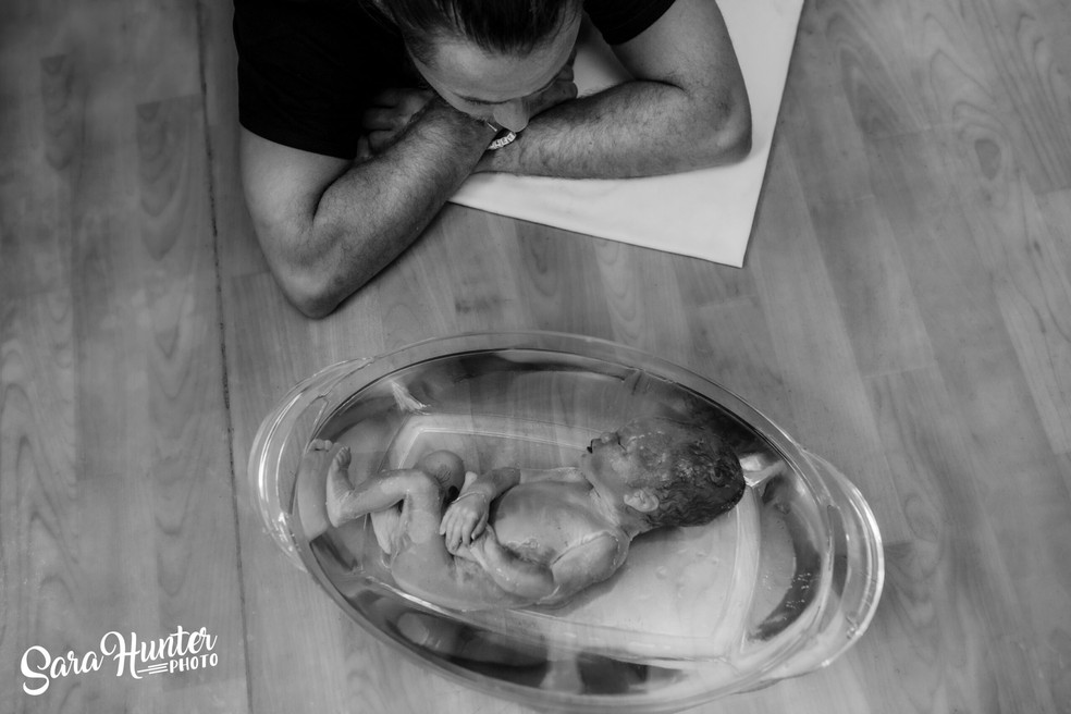 Melhor foto que registro o luto neonatal &mdash; Foto: Sara Hunter