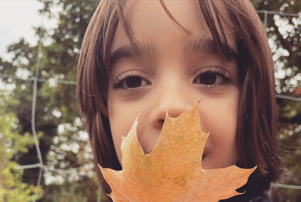 Noah tem 8 anos e impressiona pela naturalidade com que fala sobre suas condições — autismo e TDAH — Foto: Reprodução/Instagram