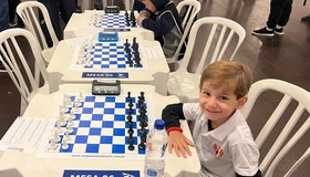 Menino de 5 anos surpreende e se torna campeão de xadrez