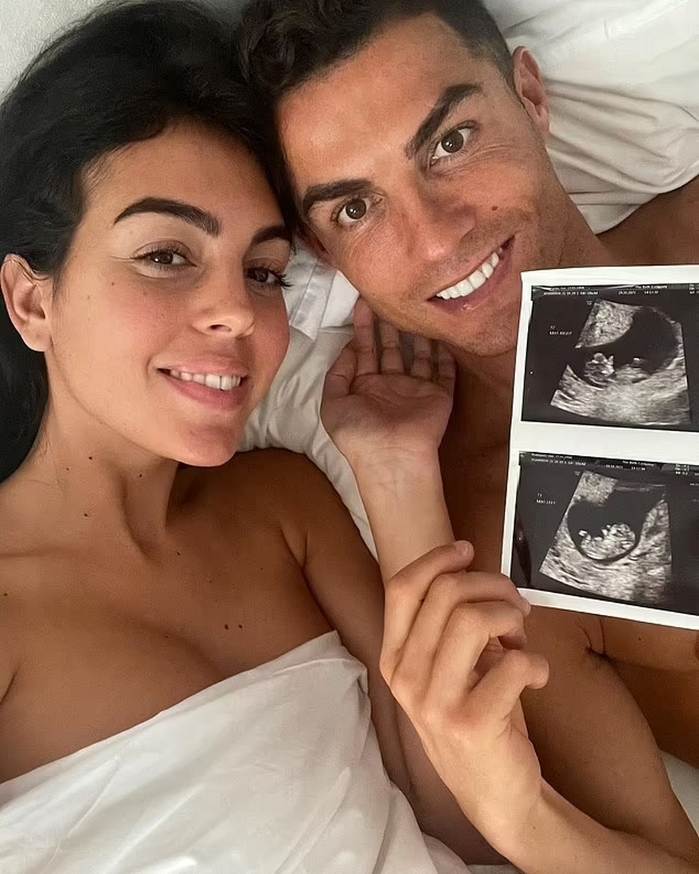 Georgina e Cristiano durante a gravidez dos gêmeos — Foto: Instagram