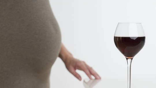 Por que grávida não pode tomar bebida alcóolica?