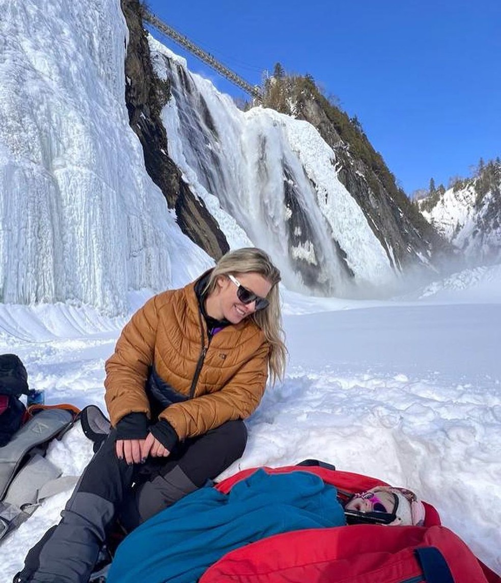 Karina e Kora em expedição para as montanhas de Quebec, no Canadá — Foto: Reprodução/Instagram