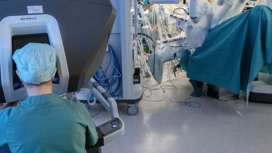 Nasce primeiro bebê do mundo depois de transplante de útero com cirurgias assistidas só por robôs