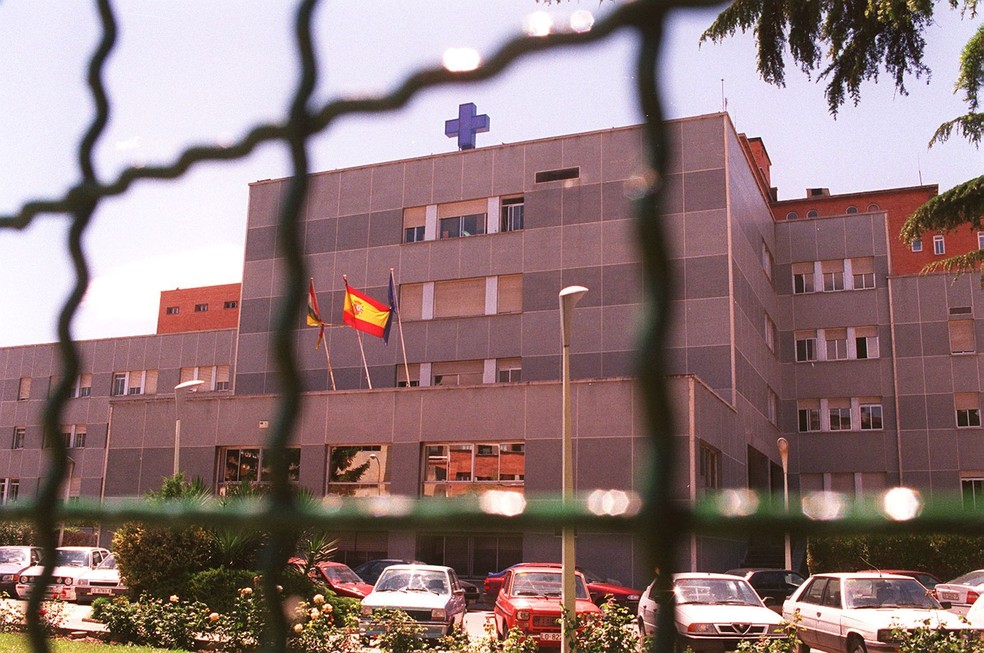 O antigo hospital San Millán, onde a troca aconteceu, em 2002 — Foto: Reprodução/ El País