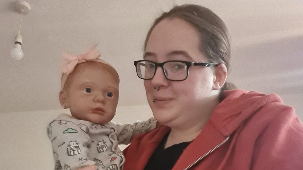 Reborn: Depois de aborto espontâneo, mulher se torna “mãe” de cinco bonecas  realistas