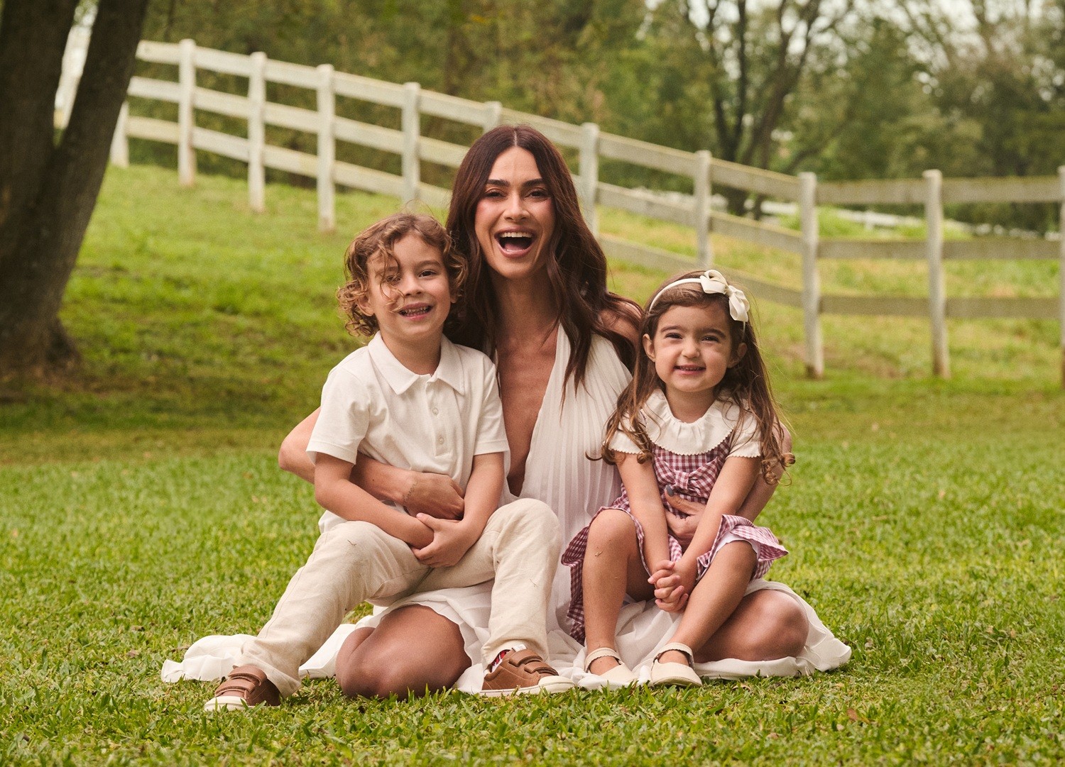 Capa fotográfica da fonte da Ninho: Os bastidores da capa da CRESCER com Thaila Ayala e os filhos