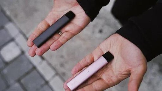 Cigarro eletrônico está rapidamente se tornando uma epidemia entre as crianças e jovens, alertam médicos