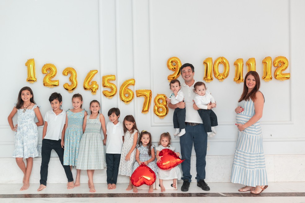 Mariana e Carlos tem dez filhos e esperam gêmeos — Foto: Arquivo pessoal