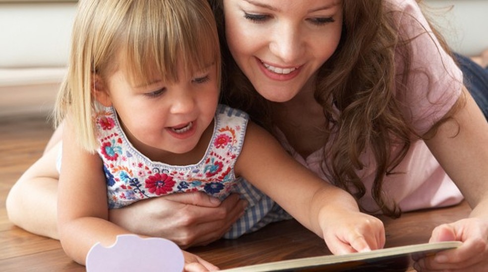 Deixar que a criança tenha liberdade nas leituras pode contribuir para maiores vínculos com os livros  — Foto: Shutterstock