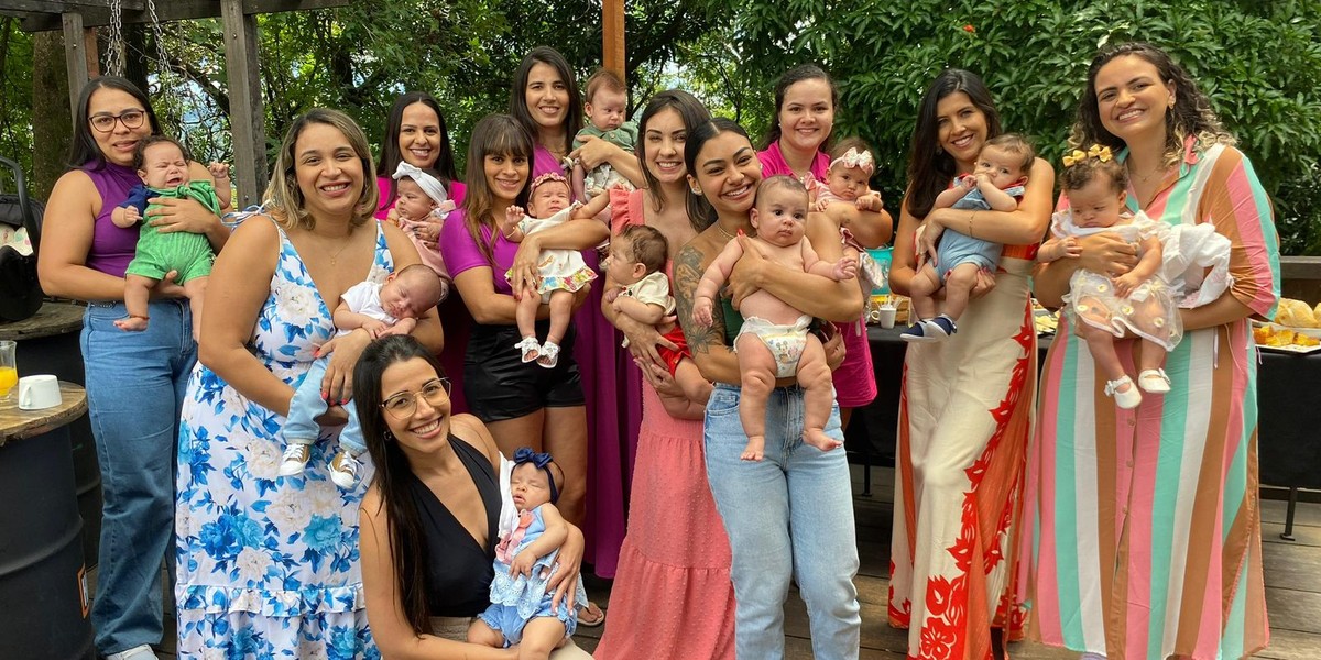 Grupo de apoio pós-parto reúne 15 amigas com bebês na mesma época