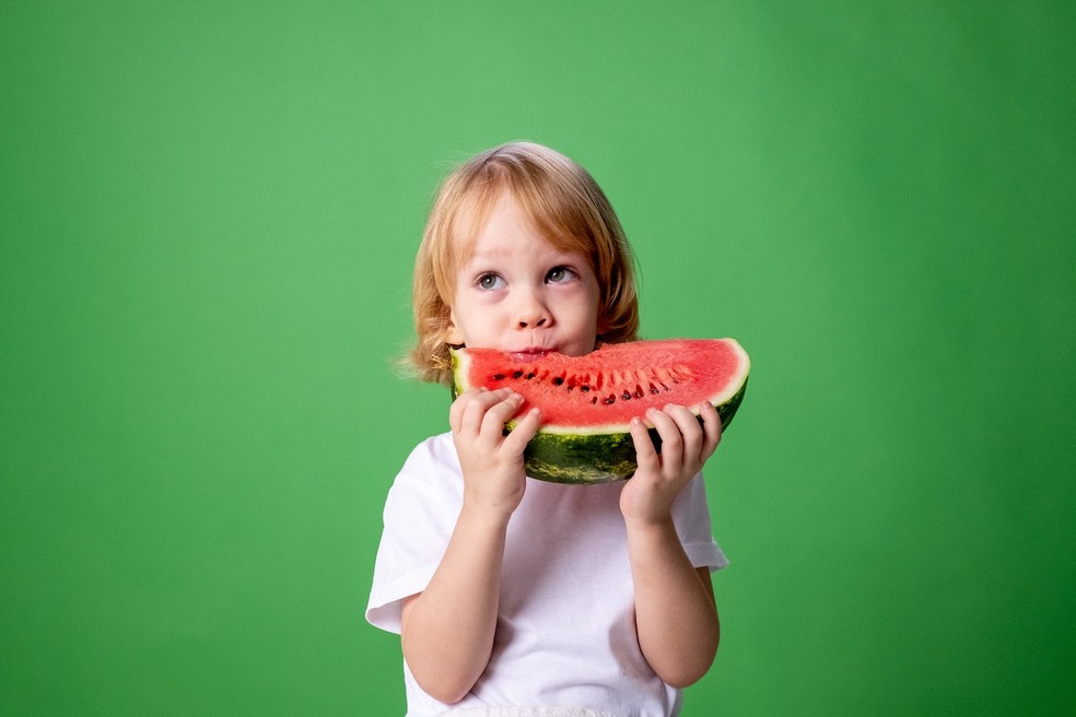 Pode comer semente de melancia? — Foto: cottonbro studio/Pexels