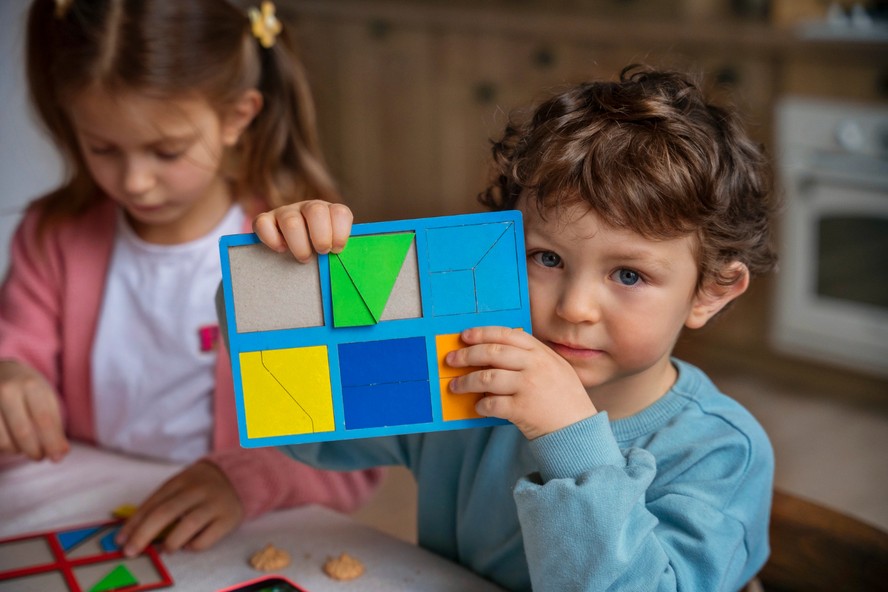 6 brinquedos de raciocínio lógico para estimular a inteligência analítica