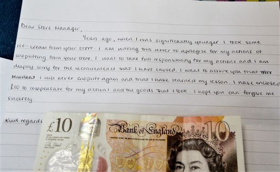O ladrão enviou carta de desculpas e dinheiro para ressarcir o dono da loja, anos depois — Foto: Reprodução/The Mirror