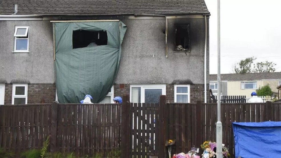 Pai e filho morreram no incêndio no País de Gales — Foto: Reprodução Mirror (Jonathon Hill)