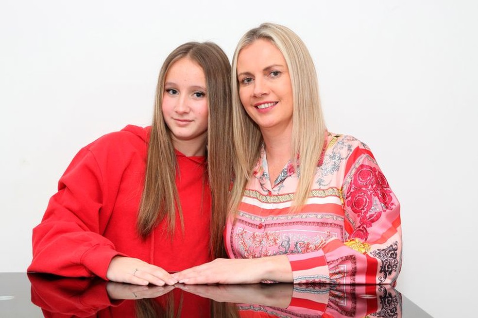 Chiara, ao lado da mãe Angela — Foto: Reprodução/Daily Star