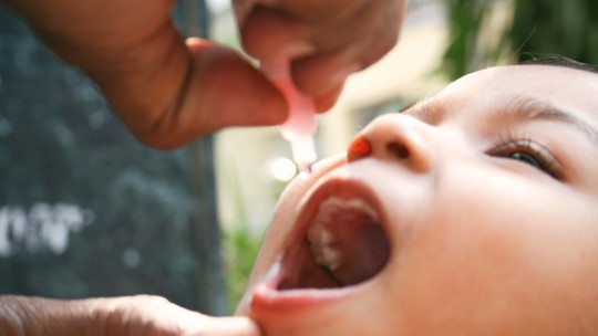 SP inicia campanha de vacinação contra paralisia infantil 