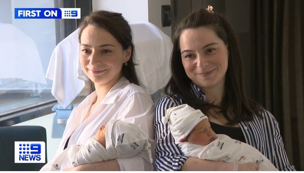 Irmãs gêmeas dão à luz no mesmo dia — Foto: Reprodução 9News