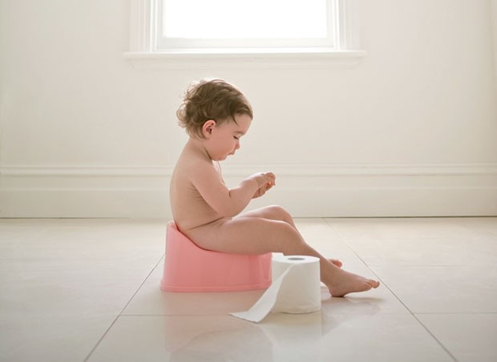 Bebê no penico (Foto: Terence Langendoen/Getty Images) — Foto: Crescer
