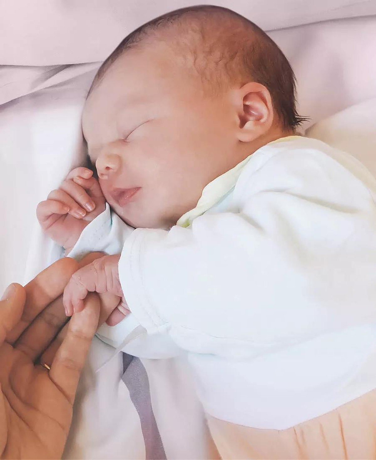Voz da mãe ajuda bebês prematuros a sentirem menos dor, diz estudo