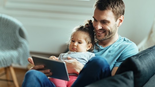 Uso de aparelhos em refeições envolve 8 em 10 pais e 7 em 10 crianças