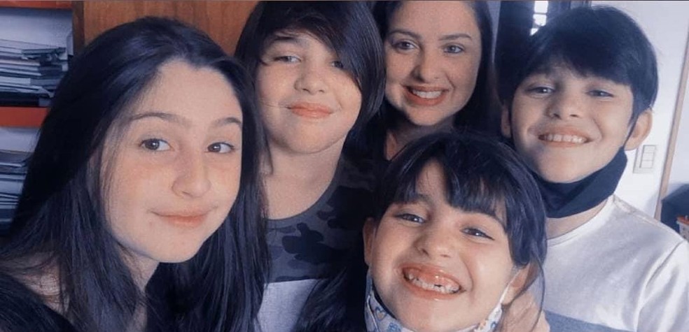 Cl&aacute;udia e os filhos &mdash; Foto: Arquivo Pessoal