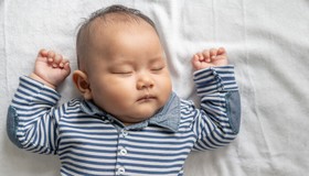 Em qual posição colocar o bebê para dormir?