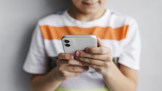 Mãe cria 'contrato' com 17 regras para que o filho pré-adolescente possa ter seu primeiro celular