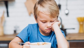 Confira o que fazer quando a criança não quer comer no café da manhã 